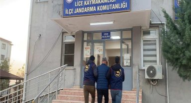Jandarma Suç Araştırma Timi, aranan şahısların yakalanmasına yönelik operasyonlar yaptı