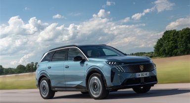 Peugeot'un yeni 5008 ve E-5008 modelleri Türkiye'de satışa sunuldu