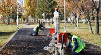 Van Büyükşehir'den park ve bahçelerde yenileme çalışmaları