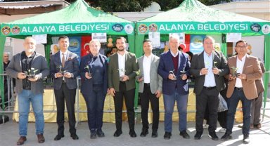 Alanya Belediyesi su kabağı ve lif fidesi dağıtımına devam ediyor