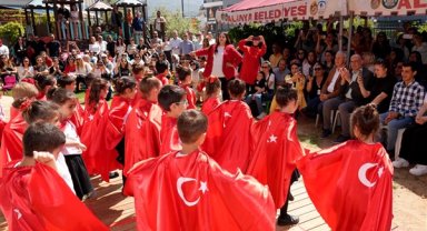 Alanya Kreş ve Çocuk Akademisi'nde 23 Nisan kutlamaları