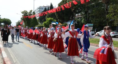 Antalya sokakları dünya çocuklarını ağırladı