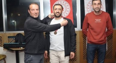 Ardahan'da 23 Nisan coşkusu bilardo masasında yaşandı