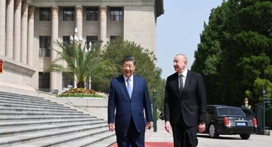 Azerbaycan Cumhurbaşkanı Aliyev, Çin'de resmi törenle karşılandı