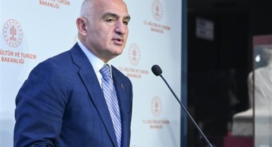 Bakan Ersoy: 27 Nisan 2007, demokrasiye sahip çıkılan bir dönüm noktasıdır