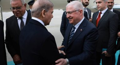 Bakan Güler, Pakistan Başbakanı Şerif’i Esenboğa Havalimanı’nda karşıladı