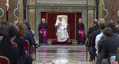 CNN: Papa'nın ölümü Çin'de sessiz bir resmi tepki aldı