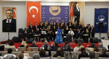 Derince Belediyesi Türk Halk Müziği ve Türk Sanat Müziği Korosu sahne aldı