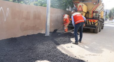 Haliliye Belediyesi'nden İmam Bakır Mahallesi’ne sıcak asfalt çalışması