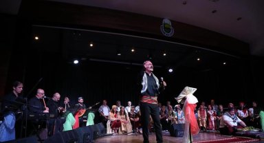 İnegöl'de Türk Halk Müziği Korosundan sıra gecesi konseptli konser