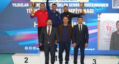 İşitme engelli güreşçilerden Türkiye şampiyonluğu