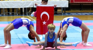 İzmir Büyükşehir Belediyesi'nden Çocuk ve Spor Şenliği