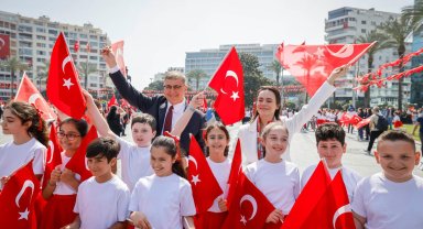 İzmir'de 23 Nisan resmi törenle kutlandı