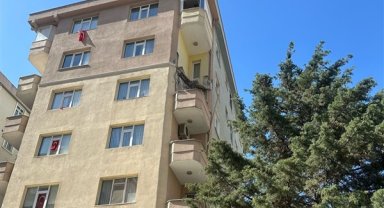 Kadıköy Belediyesi'nden balkonu çöken bina hakkında açıklama