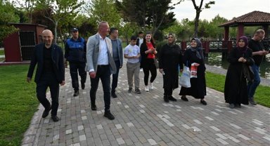Karacabey Belediyesi, Atatürk Kültür Parkı’nı aydınlatıyor