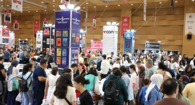 Kepez Kitap Fuarı’nın üçüncü gününde kitapseverler ilgi gösterdi