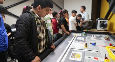 Konak'ta öğrenciler Kontak Yenilikçi Öğrenme Merkezi’ni ziyaret etti
