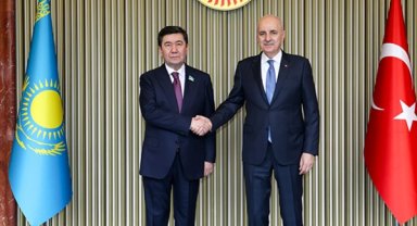 Kurtulmuş, Meclis’te Kazakistan Parlamentosu Meclis Başkanı Koşanov ile görüştü
