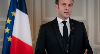 Macron: Verdet, görev bilincini ve hizmet onurunu temsil ediyor