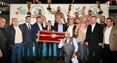 Orhan Okulu, rakibini mağlup ederek altın kemerin sahibi oldu