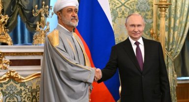 Rusya Devlet Başkanı Putin, Umman Sultanı El Said ile bir araya geldi