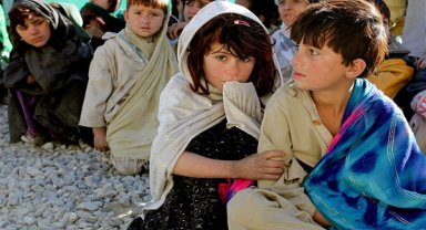 UNRWA: Kız çocukları olumlu düşünme üzerine odaklanan bir oturuma katıldı