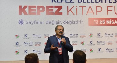 Yazar Feyzullah Arslan, Kepez Kitap Fuarı'na katıldı