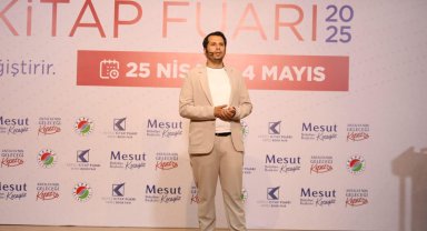 Yazar Mustafa Sekban: Dijital bağımlılıklar odaklanmayı engelliyor