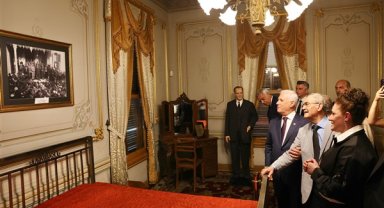 Atatürk’ün balmumu heykeli, Hünkar Köşkü’nde sergileniyor