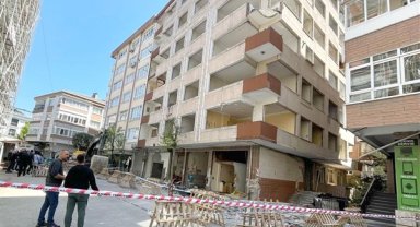 Bahçelievler'de bir binanın balkonu çöktü: 1 kişi yaralandı