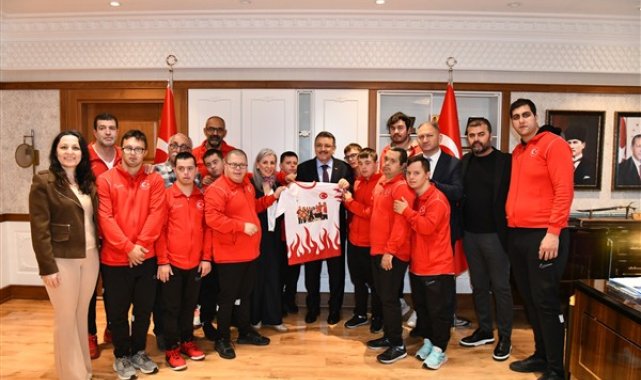 Başkan Genç, down sendromlu milli sporcuları ağırladı