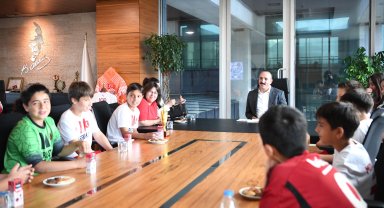 Başkan Kotan, 23 Nisan Egemenlik Kupası Futbol Turnuva şampiyonlarını ağırladı