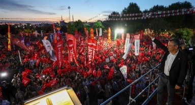 CHP Genel Başkanı Özel, Pendik'teki mitinge katıldı