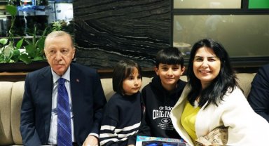 Cumhurbaşkanı Erdoğan, Ankara'daki bir kafede vatandaşlarla buluştu