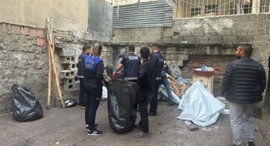 Diyarbakır Büyükşehir Belediyesi’nden çadırda yaşayan aileye destek