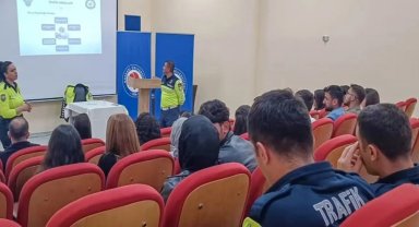 Hakkari Üniversitesi'nde öğrencilere trafik güvenliği eğitimi verildi