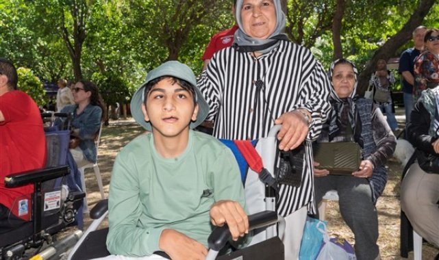 İnciraltı Engelliler Merkezi’nde “Çarşamba Eğlencesi” düzenlendi