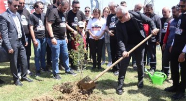 İzmit'te Prof. Dr. Ümit Özdağ Hatıra Ormanı açıldı