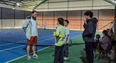 Karacabey Belediyesi Spor Tesisleri'nde minik raketler sahne aldı