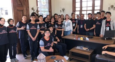 Kayseri Büyükşehir, Fen Lisesi öğrencilerini Tarihi Saat Kulesi'nde ağırladı