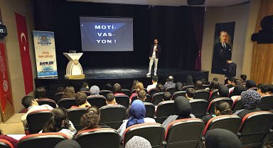 Malatya Büyükşehir Belediyesi'nden öğrencilere motivasyon semineri