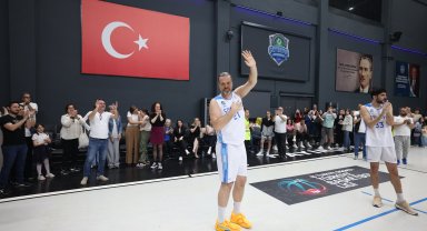 Oğuz Savaş, kariyerini Çayırova Belediyesi formasıyla noktaladı