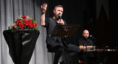 Radyocu ve şair Öge, Isparta’da sevenleriyle buluştu