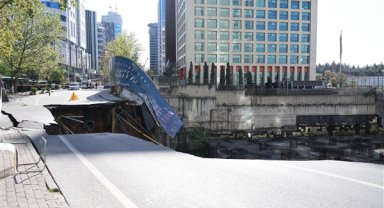 Sarıyer’de yol çöktü