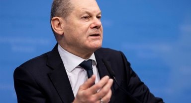 Scholz: İnsan onuruna yakışır ücretlerden yanayım