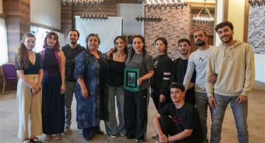 Tiyatro oyuncusu Bilmen'den tiyatro rejisörlüğü atölye çalışması