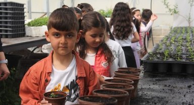Van’da anaokulu öğrencileri seralarda doğayla buluştu