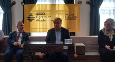 Yazar Ali Emre, Edebiyat Akademisi'nde öğretmenlerle buluştu