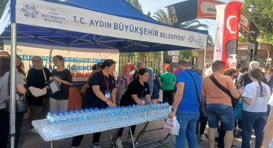 Aydın Büyükşehir Belediyesi'nden LGS’ye katılan öğrencilere su ikramı