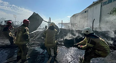 İzmir'de lastik deposu çevresinde yangın